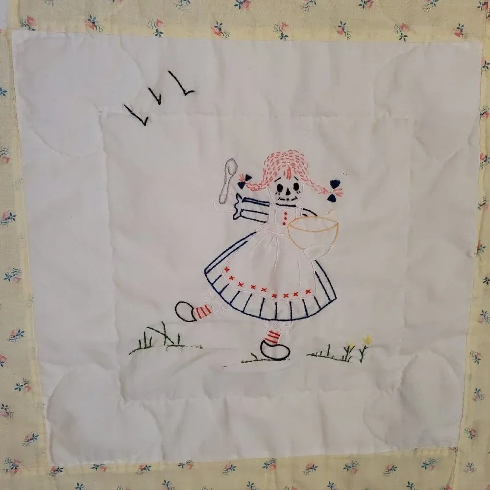 VTG‎ Raggedy Ann Yellow Floral Quilt Coverlet Baby Blanket Girl W Pillow 47 X 47
